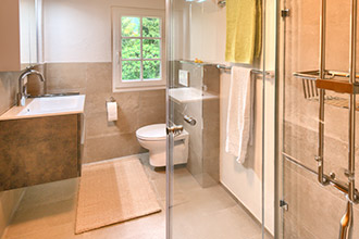 Modernes Badezimmer