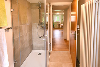 Modernes Badezimmer