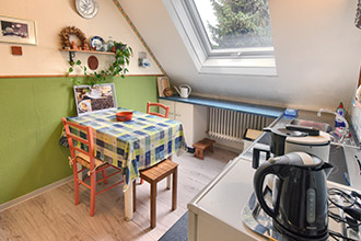 komplette Küche mit Sitzecke